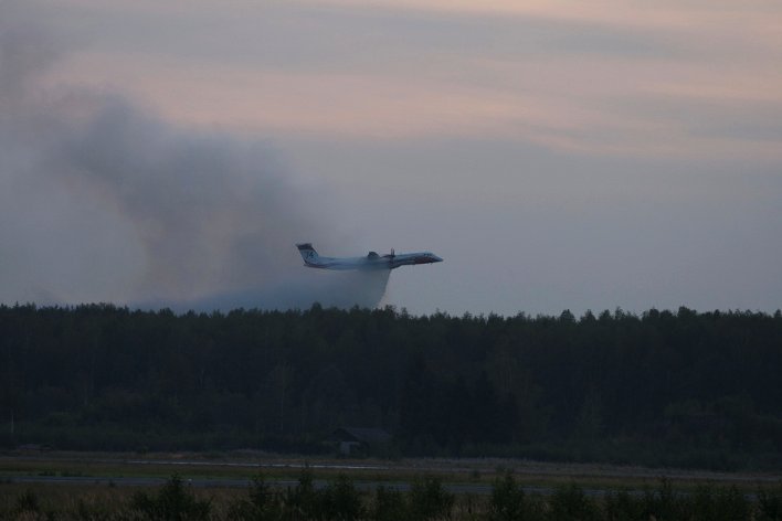 Самолёт-амфибия тушит лесной пожар, лето 2010 года