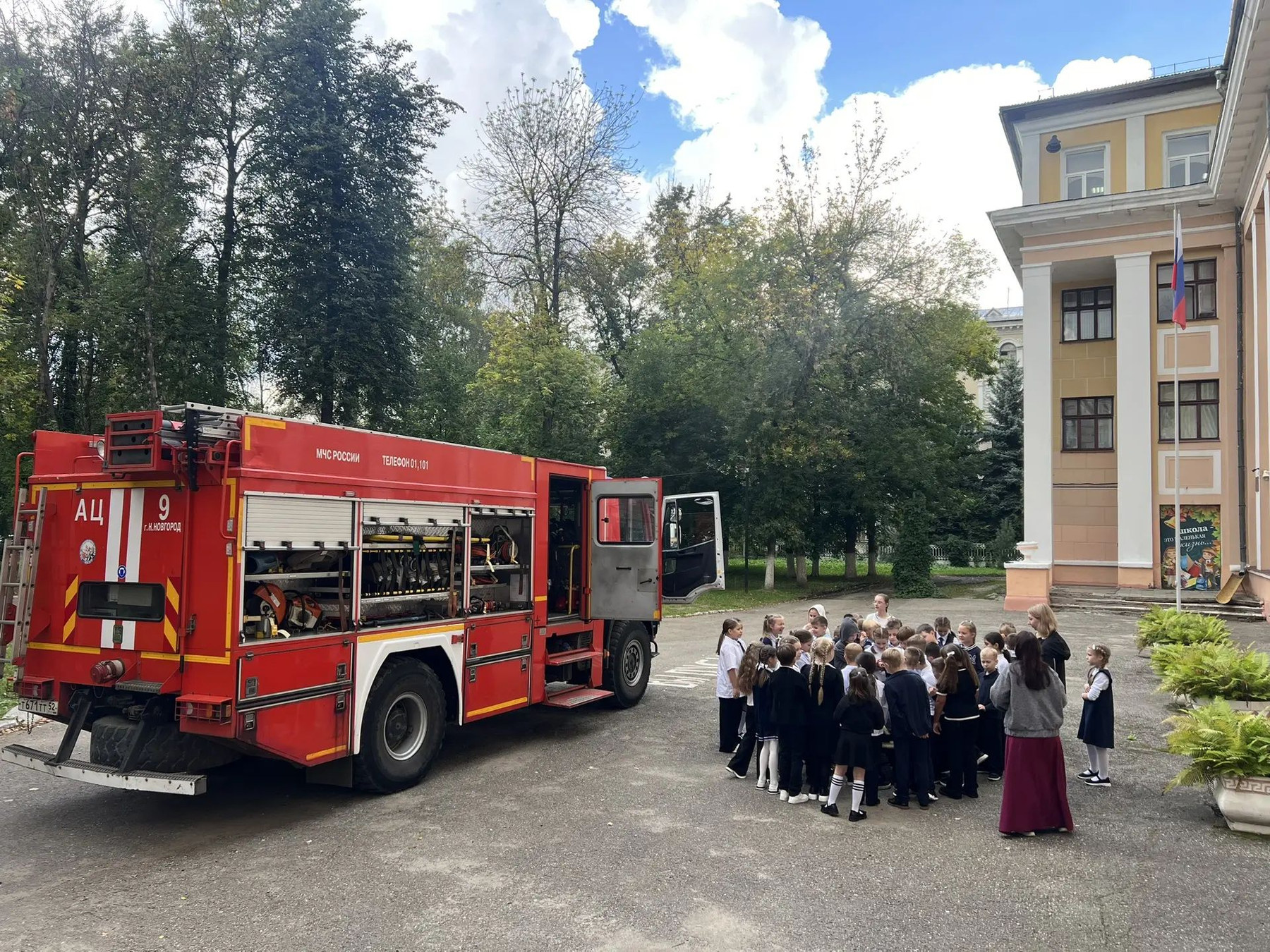 Пожарная техника на территории части