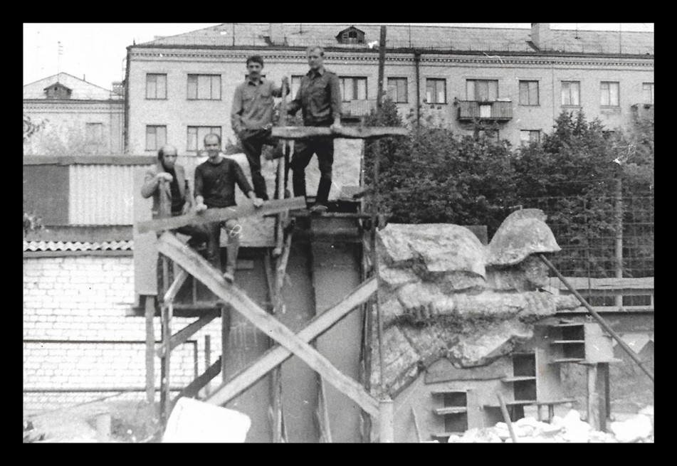 Строительство обелиска: Хусид Д., Слепов А.Н., Киселев В.Н., Галущенко В.М.