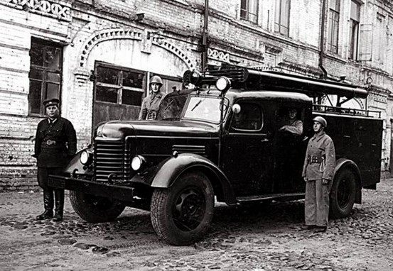 Пожарная автоцистерна ПМЗ-9 на шасси ЗИС-150